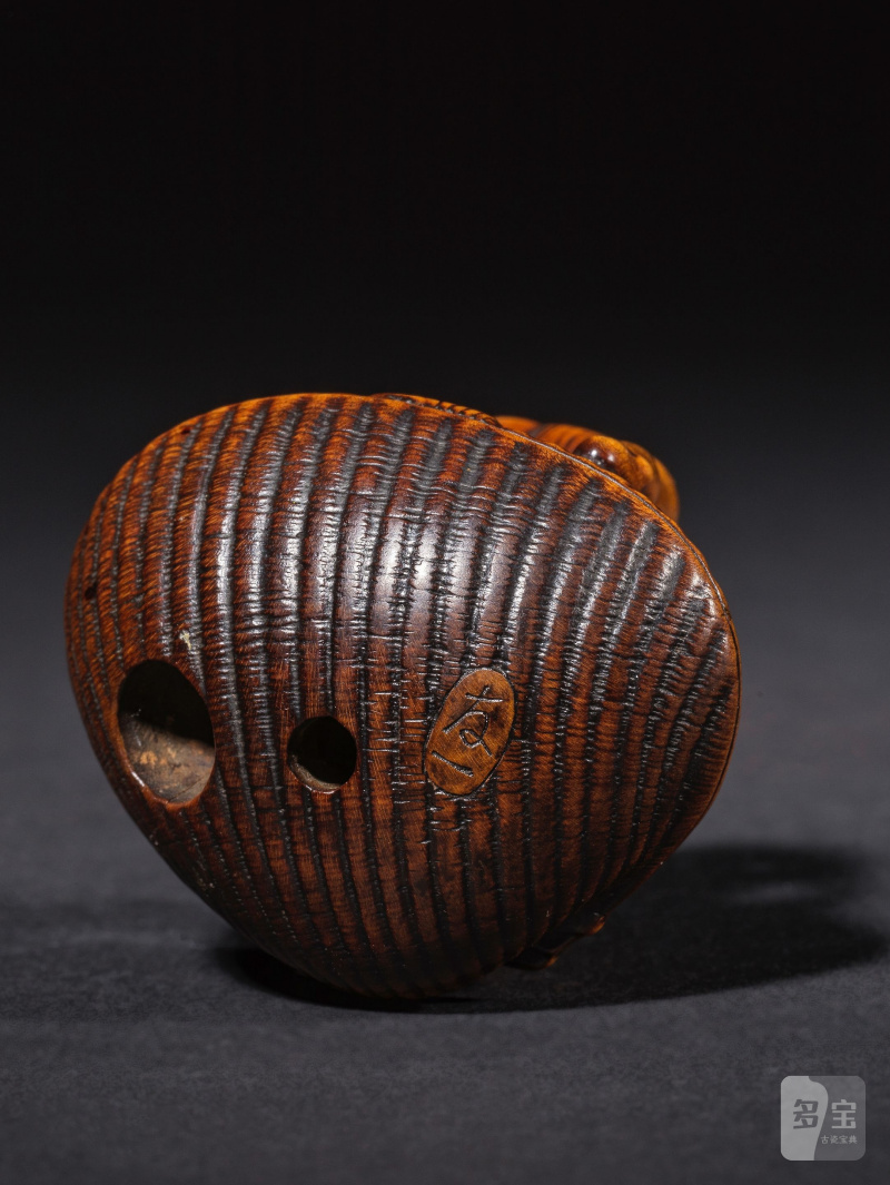 木彫根付 漁師と貝 銘「友一」 19世紀 | NETSUKE EN BOIS REPRÉSENTANT UN PÊCHEUR SUR UNE PALOURDE - 图7